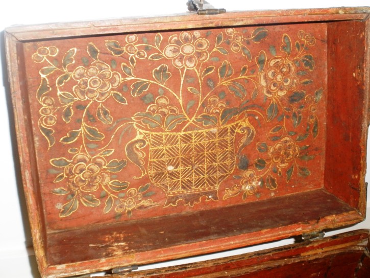 Caja mejicana lacada. . Siglos XVII-XVIII