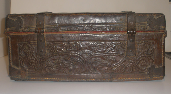 Leather mexican box 17th century. . 