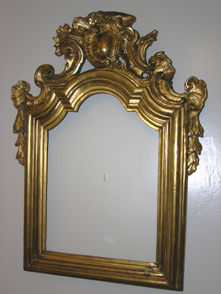 Marco de talla dorada. . Último tercio siglo XVIII