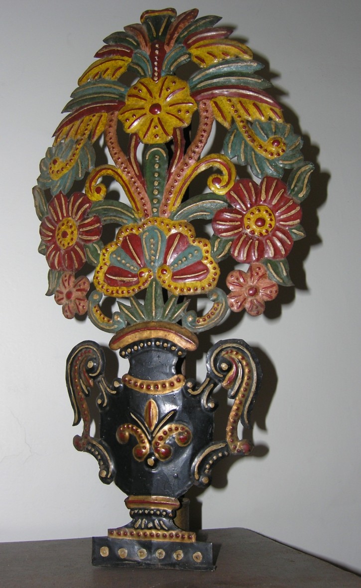 Religious flower tin. . Last 18th century, begining 19th century