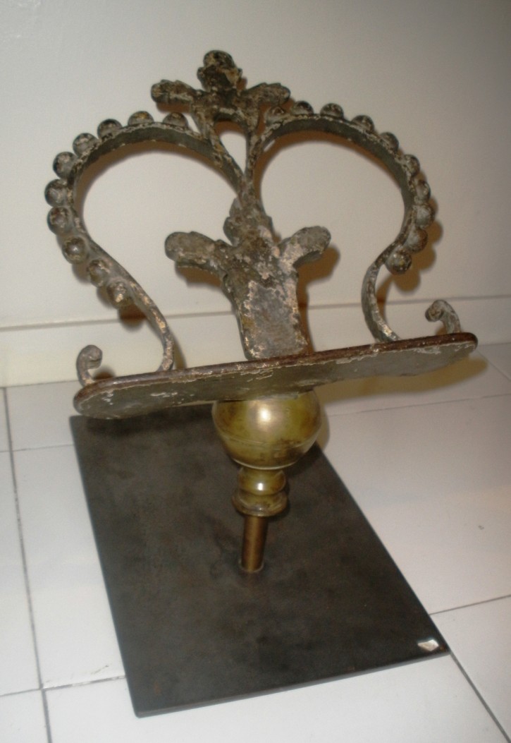 Wrought iron stand for lecture. . 