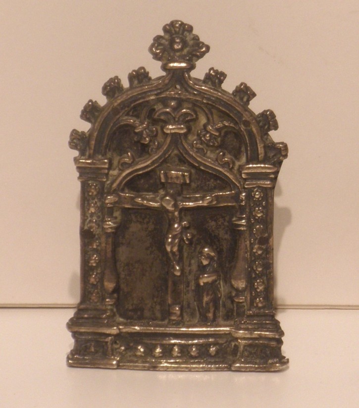 Spanish "Peace piece" with Crucifiction. . Last 15th century, early 16th century