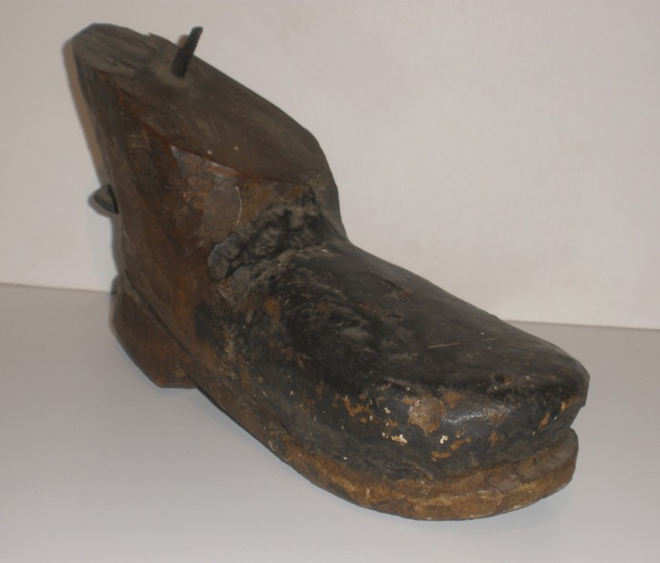 Wood shoes. . 17th / 18th century