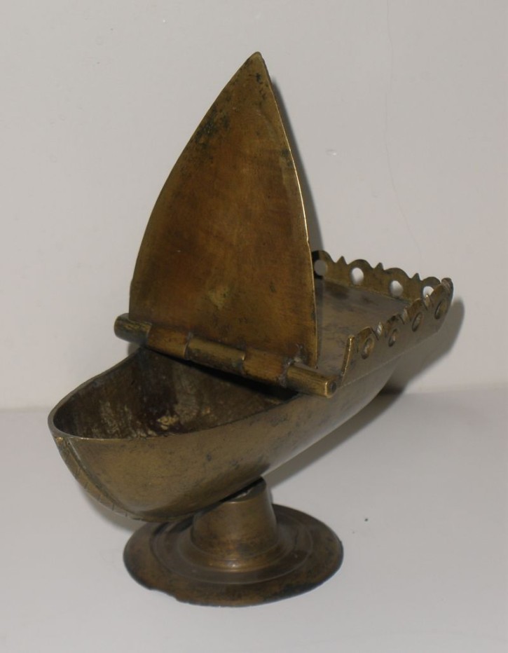 Bronx object for incense. . Siglo XVI. Precio: 400€