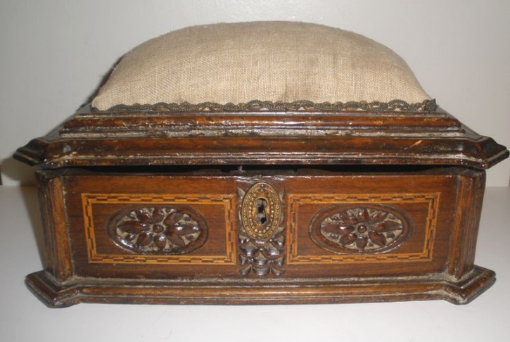 Sewing Catalan box 18th century. . Finales siglo XVIII. Precio: 1200€