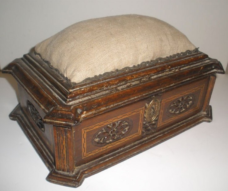 Sewing Catalan box 18th century. . Finales siglo XVIII. Precio: 1200€