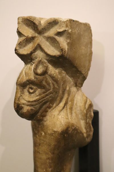 Romanesque lion on stone. . Siglos XII-XIII. Precio: 4500€