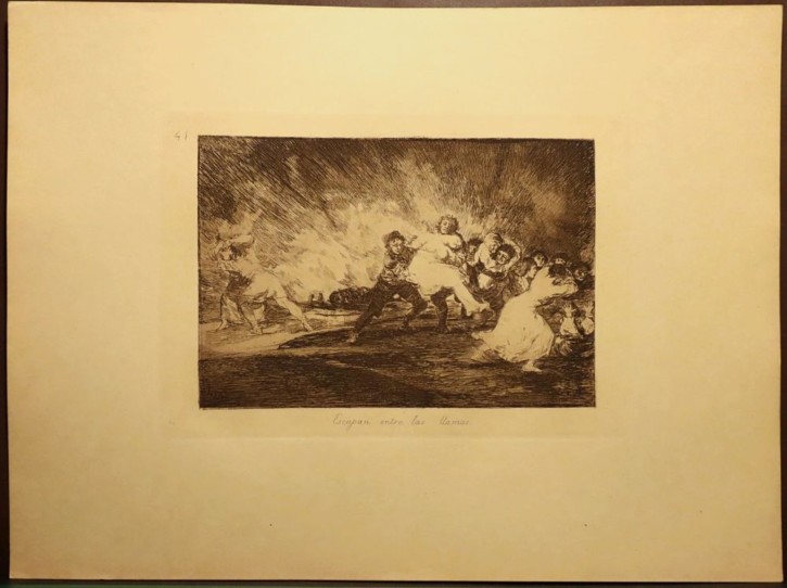 Escapan entre las llamas. Goya Lucientes, Francisco de - Calcografía Nacional. 1810-1815, Séptima edición (1937). Precio: 500€