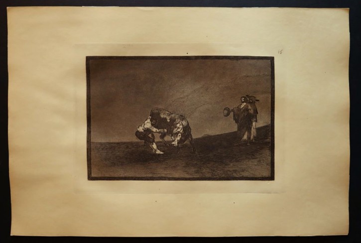 El mismo vuelca un toro en la Plaza de Madrid. Goya Lucientes, Francisco de - Calcografía Nacional. 1816, Séptima edición (1937). Precio: 600€