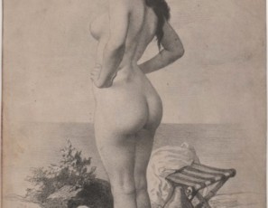 Mujer desnuda con sombrero en la playa