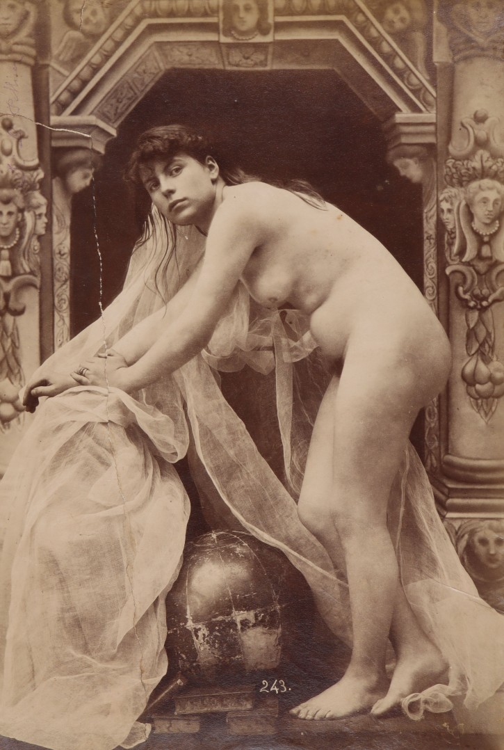 Nude woman in an interior with allegories. Marconi, Gaudenzio. Ca. 1870-1880. Precio: 400€