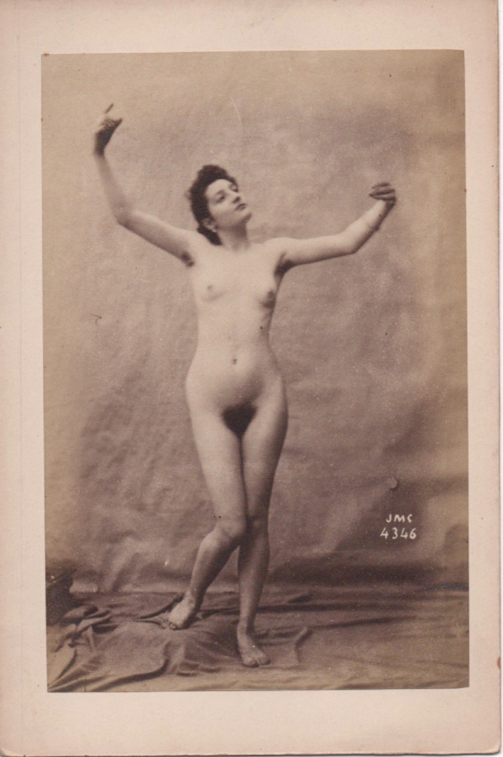 Mujer desnuda con los brazos abiertos. Cañellas, Josep Maria. Ca. 1880-1890